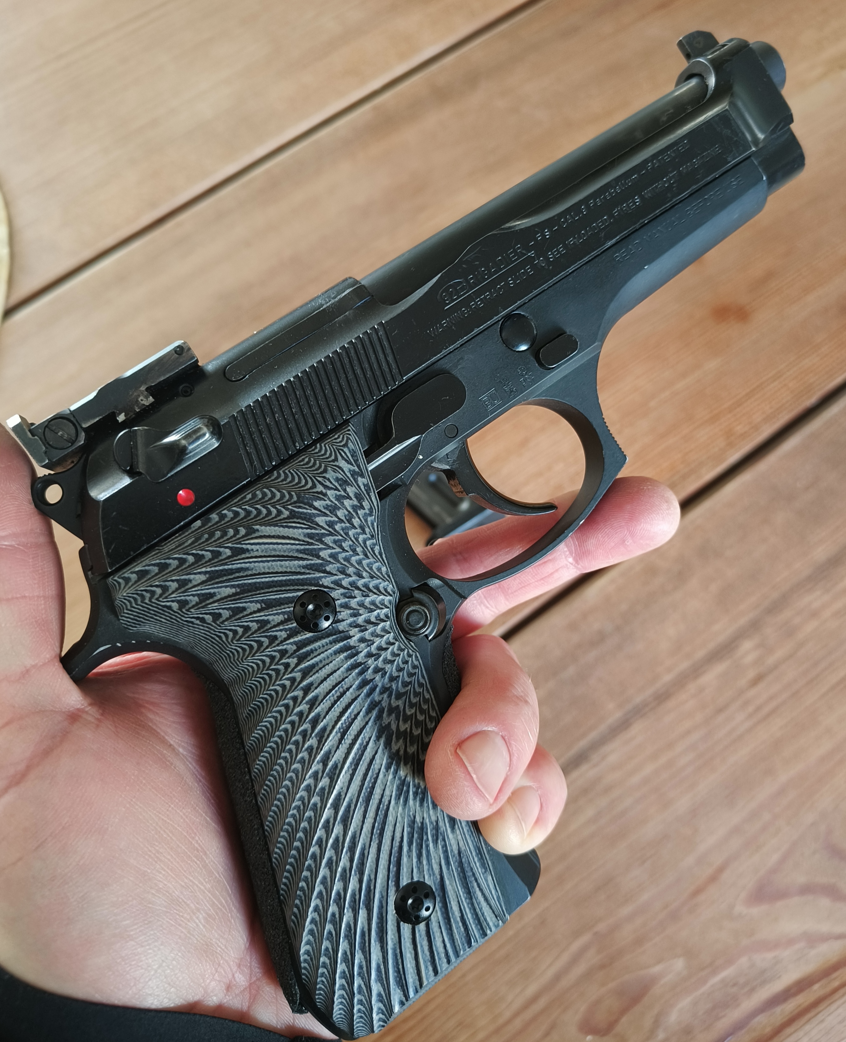 Annonce: Beretta 92f Brigadier
